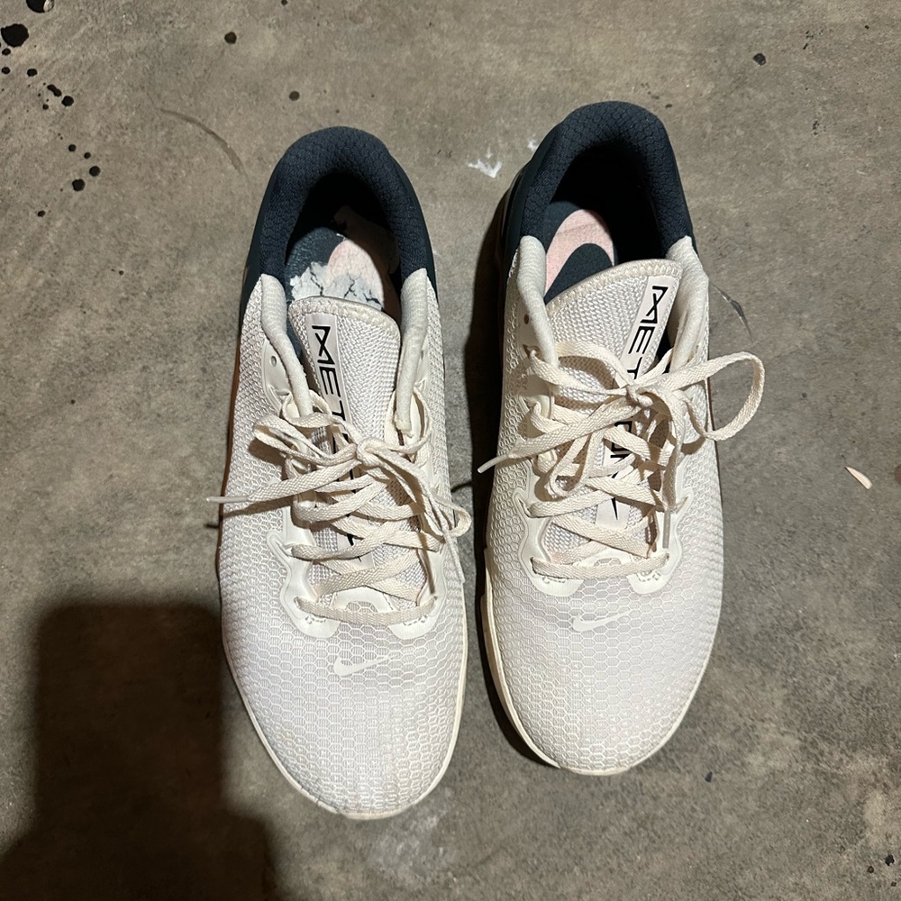 Nike Metcon 5 British khaki Cream and Black Sneakers Sz 9.5